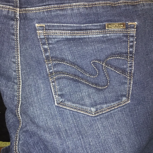 Classic boot leg WHBM medium washed blue jeans👖 - Picture 3 of 7